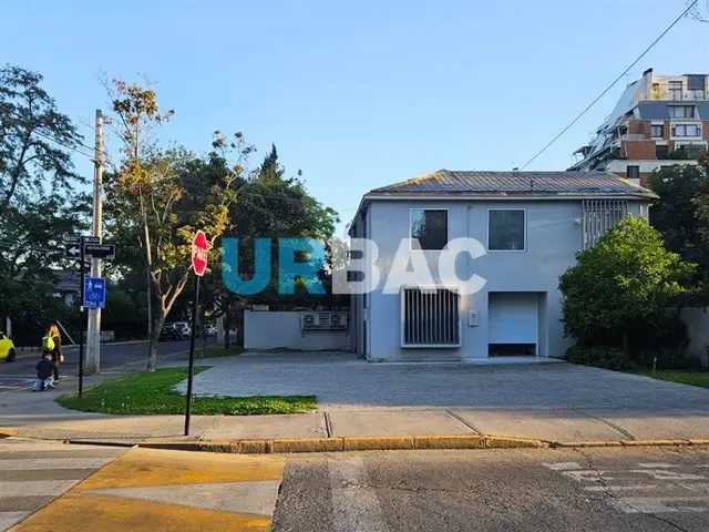 Local Comercial en Vitacura, Las Hualtatas